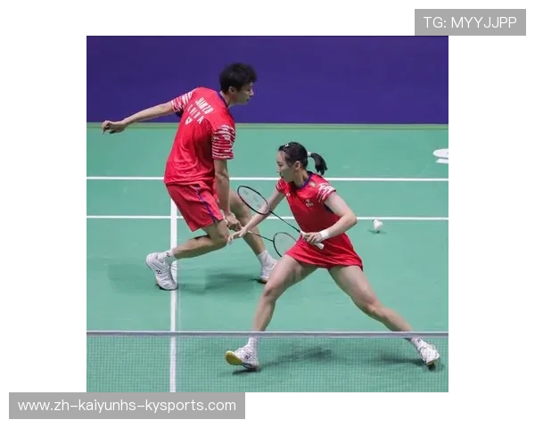 羽毛球双打换拍